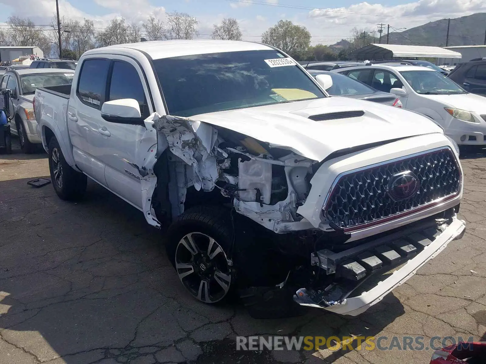 1 Photograph of a damaged car 3TMAZ5CN5KM090180 TOYOTA TACOMA 2019