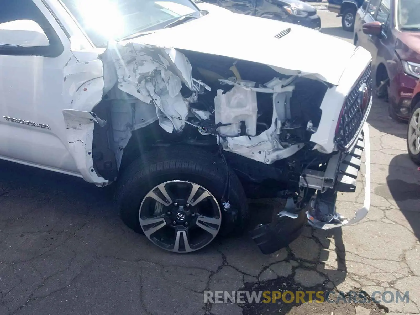 9 Photograph of a damaged car 3TMAZ5CN5KM090180 TOYOTA TACOMA 2019
