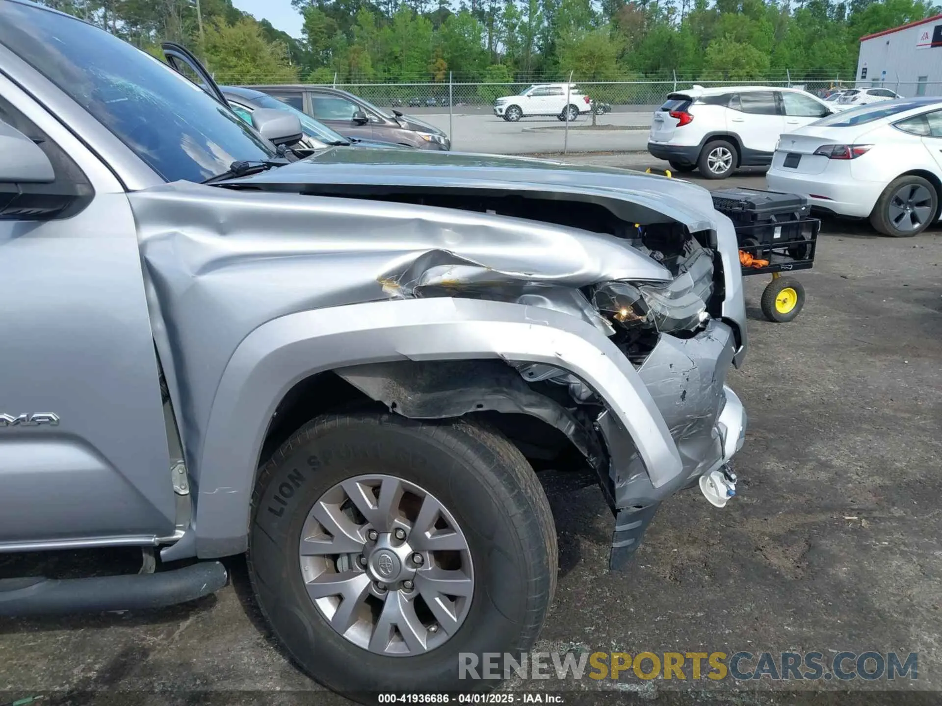 12 Photograph of a damaged car 3TMAZ5CN5KM103574 TOYOTA TACOMA 2019