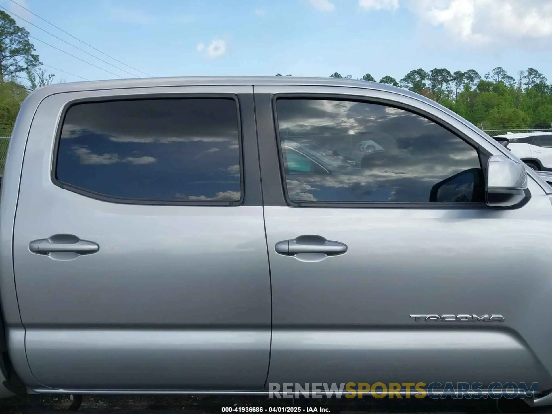 14 Photograph of a damaged car 3TMAZ5CN5KM103574 TOYOTA TACOMA 2019