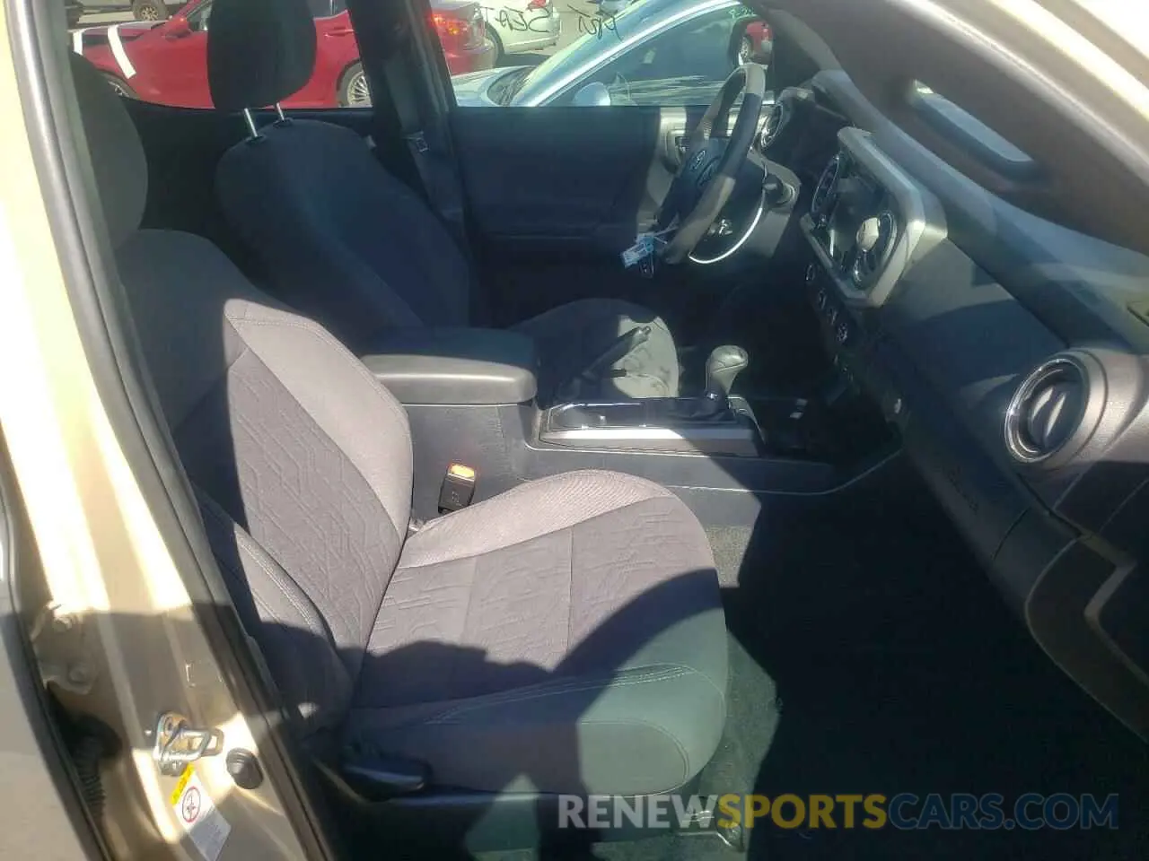 5 Photograph of a damaged car 3TMAZ5CN5KM104322 TOYOTA TACOMA 2019