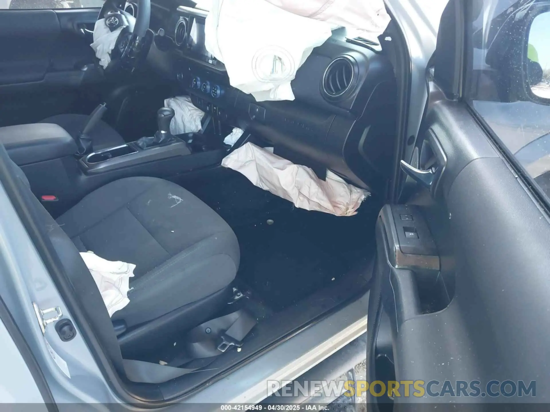 5 Photograph of a damaged car 3TMAZ5CN5KM113957 TOYOTA TACOMA 2019