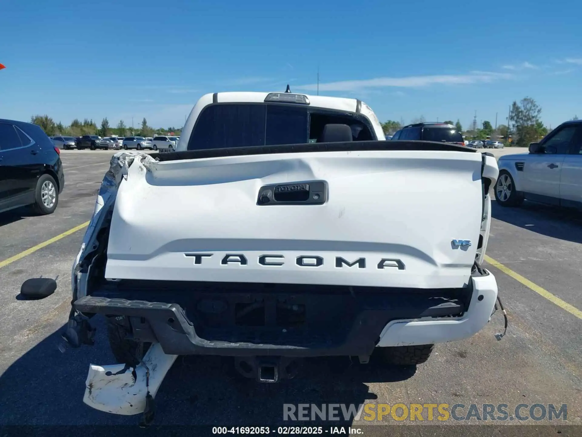 17 Photograph of a damaged car 3TMAZ5CN6KM086574 TOYOTA TACOMA 2019