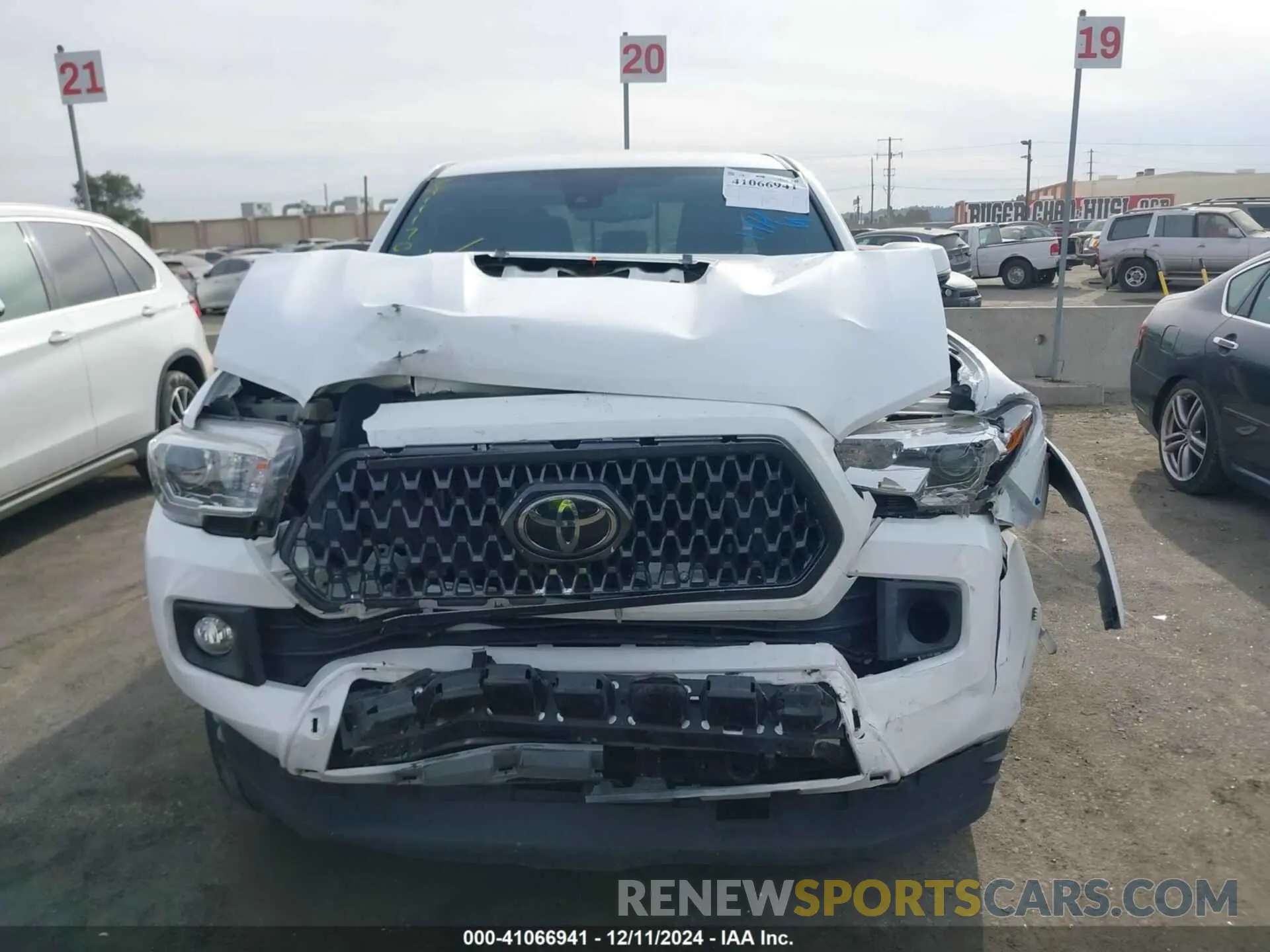 11 Фотография поврежденного автомобиля 3TMAZ5CN6KM087708 TOYOTA TACOMA 2019