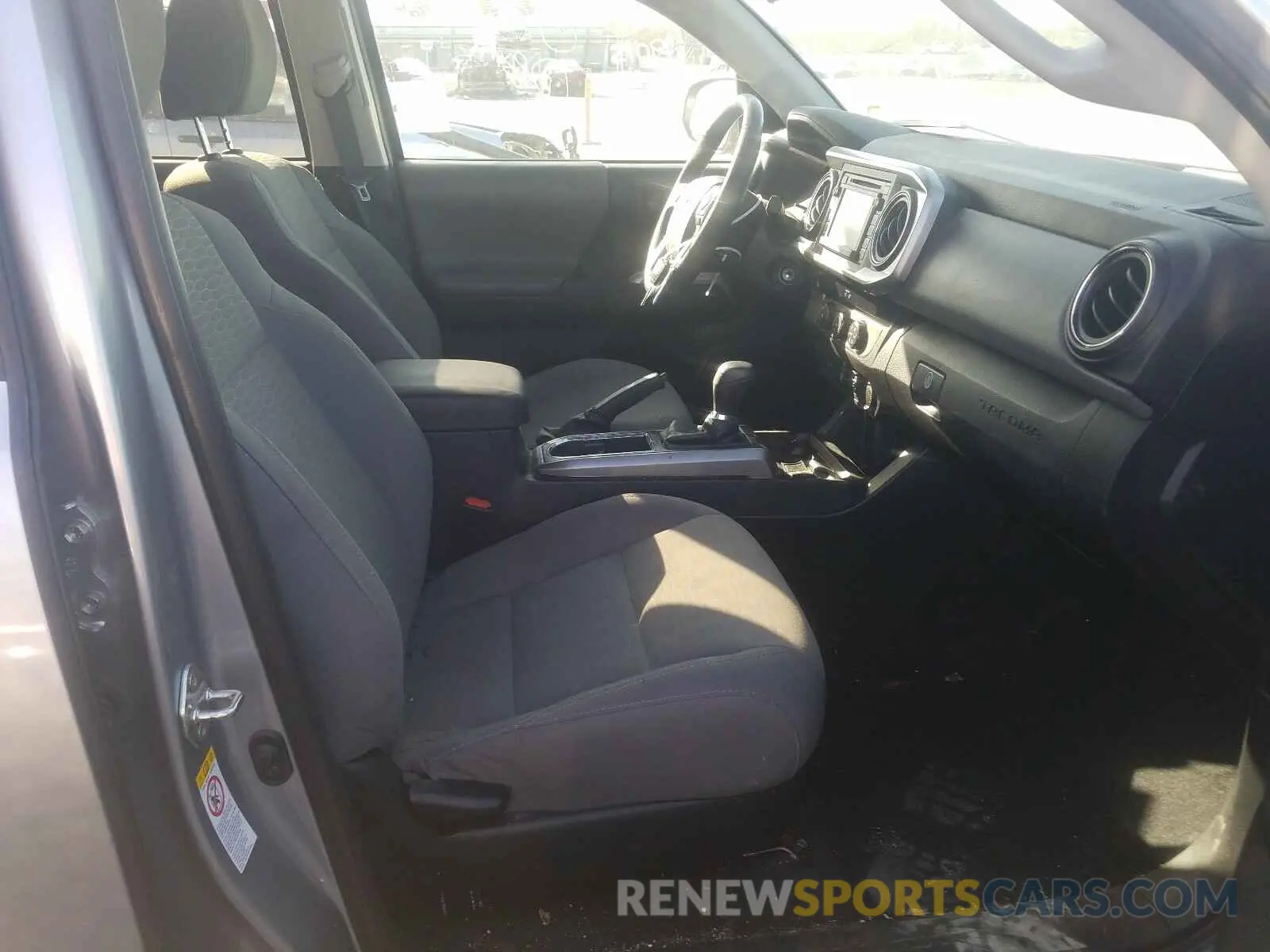 5 Photograph of a damaged car 3TMAZ5CN6KM104328 TOYOTA TACOMA 2019