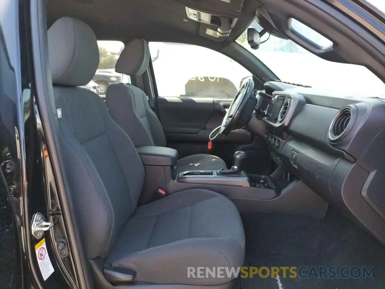 5 Photograph of a damaged car 3TMAZ5CN7KM090861 TOYOTA TACOMA 2019