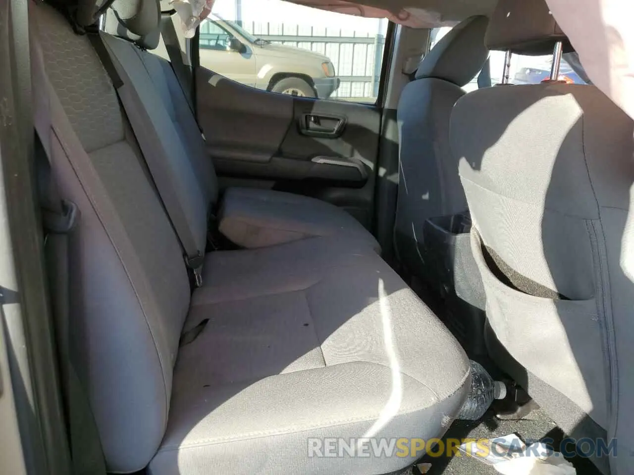 10 Photograph of a damaged car 3TMAZ5CN8KM086978 TOYOTA TACOMA 2019