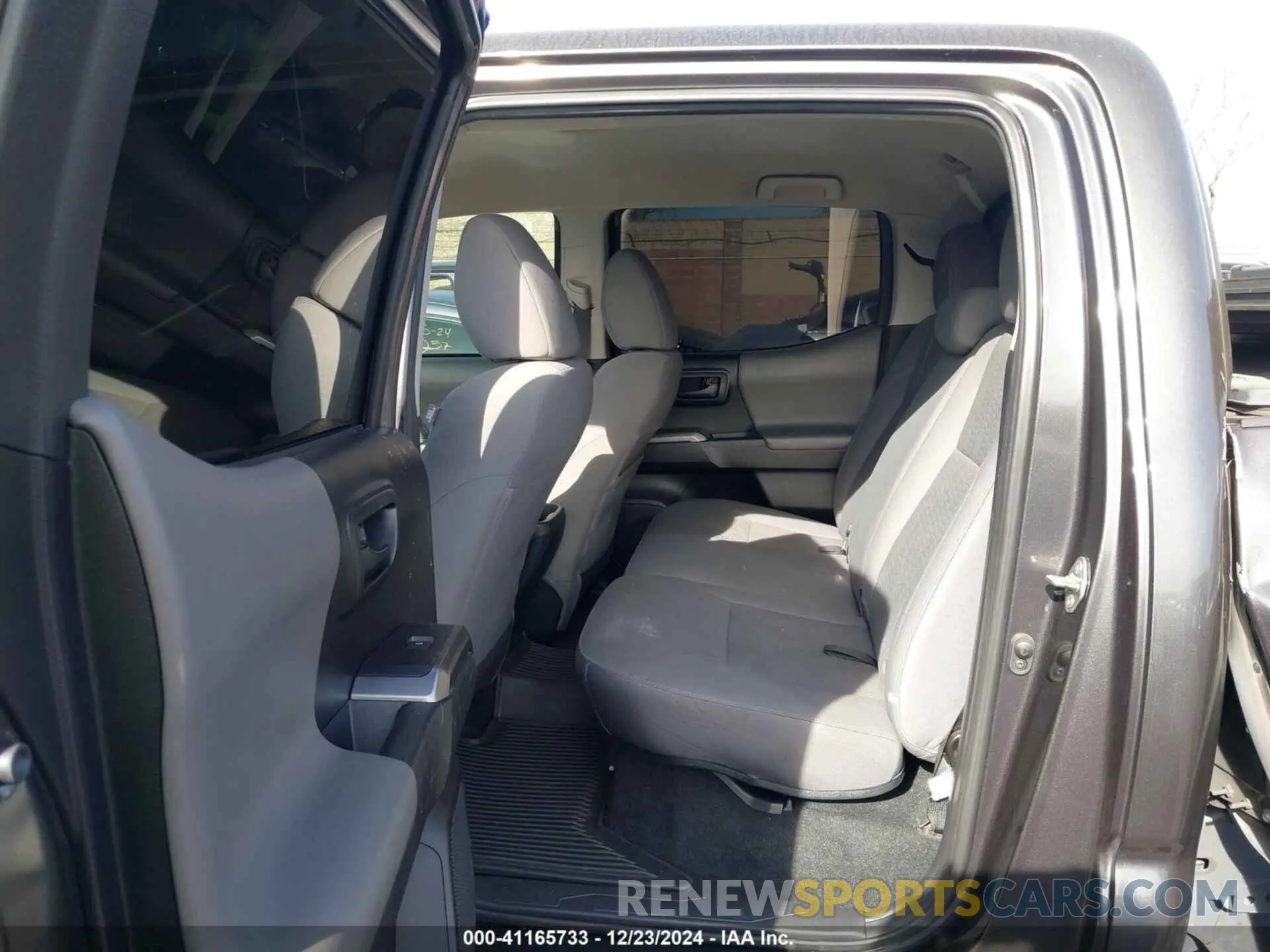 8 Photograph of a damaged car 3TMAZ5CN8KM100295 TOYOTA TACOMA 2019