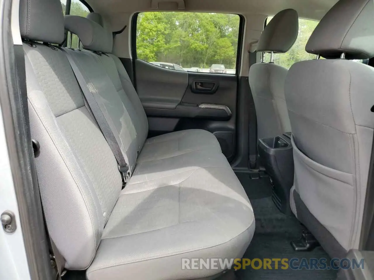 10 Photograph of a damaged car 3TMAZ5CN8KM101639 TOYOTA TACOMA 2019