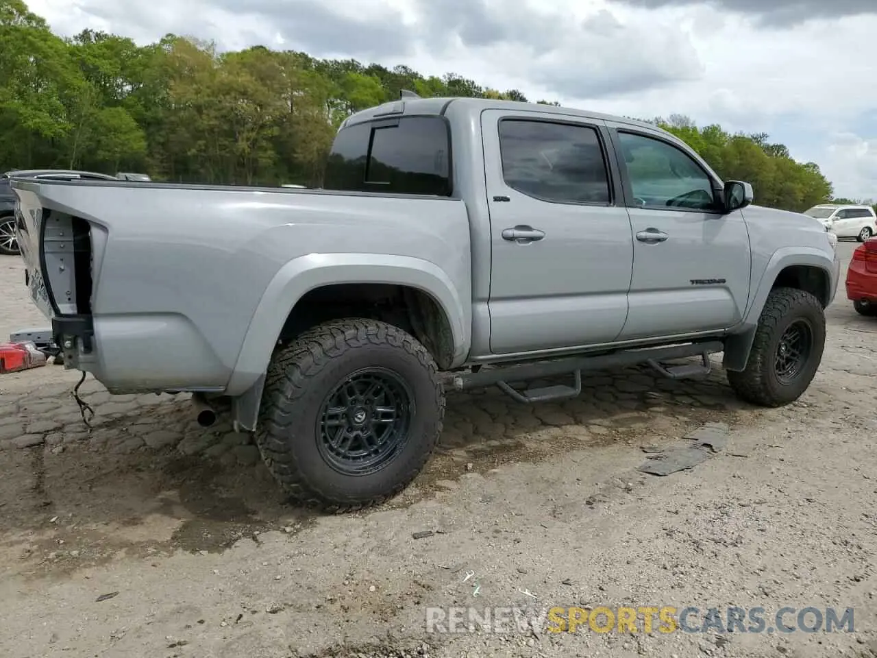 3 Photograph of a damaged car 3TMAZ5CN8KM101639 TOYOTA TACOMA 2019