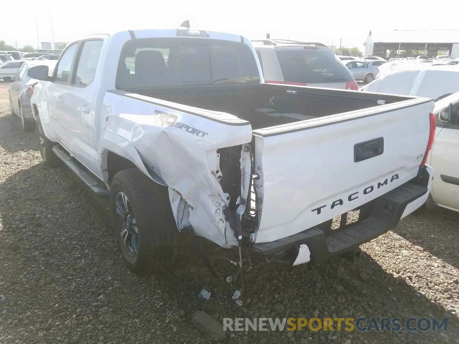 3 Photograph of a damaged car 3TMAZ5CN8KM113323 TOYOTA TACOMA 2019