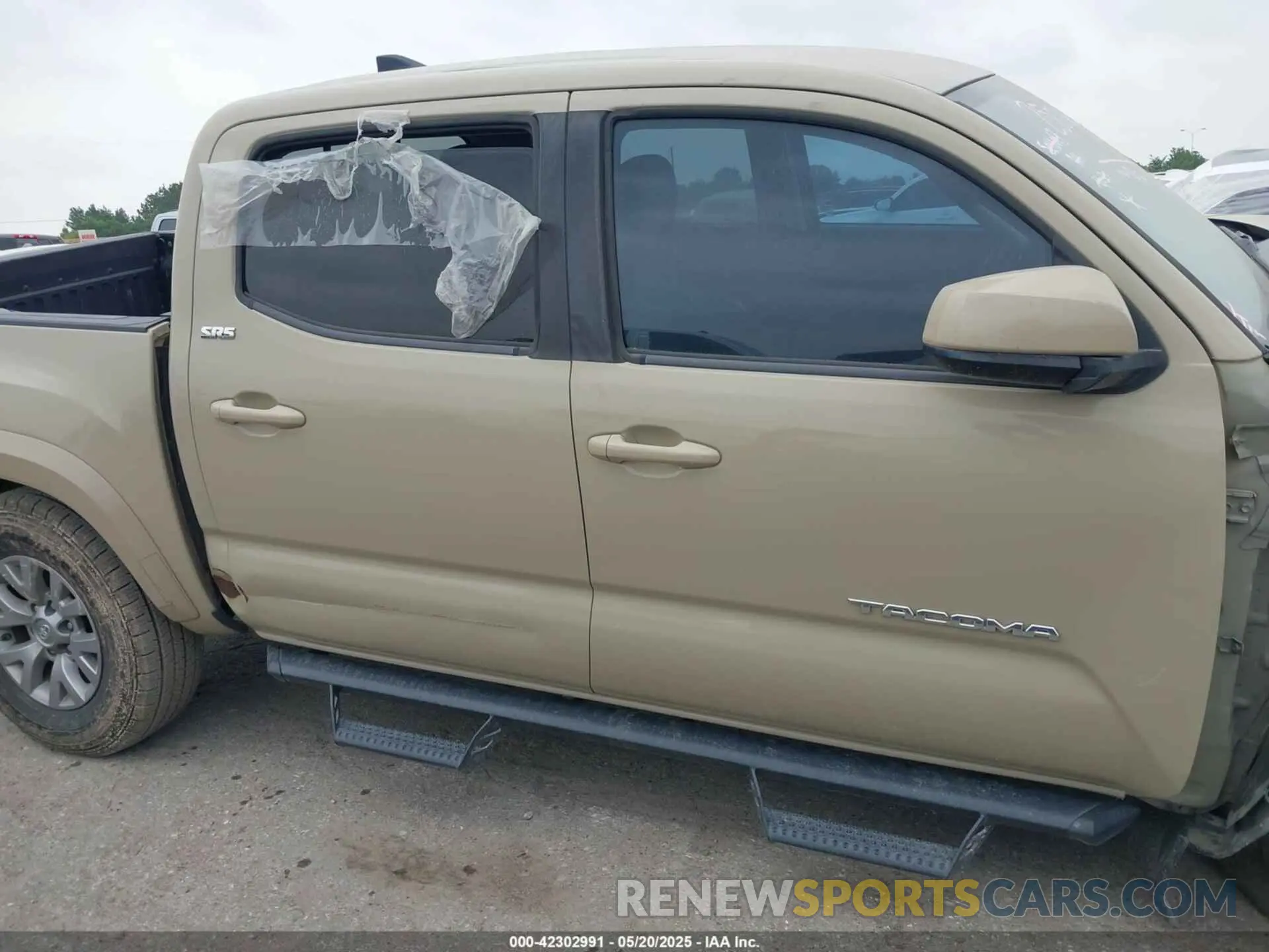 13 Photograph of a damaged car 3TMAZ5CN9KM081207 TOYOTA TACOMA 2019