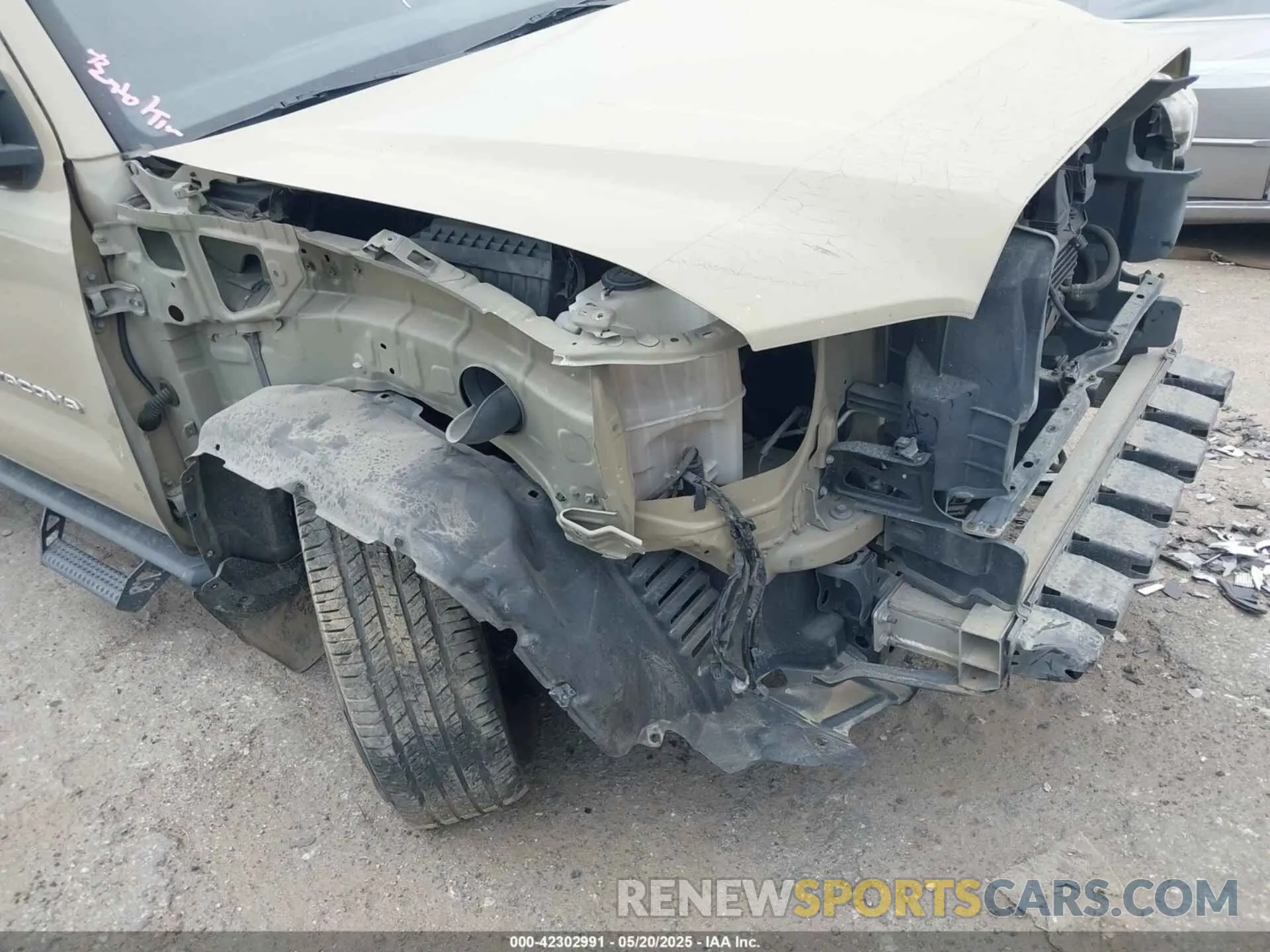 18 Photograph of a damaged car 3TMAZ5CN9KM081207 TOYOTA TACOMA 2019