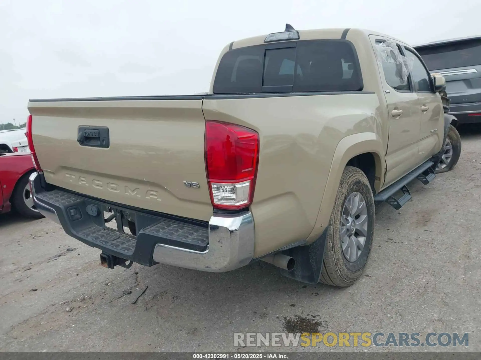 4 Photograph of a damaged car 3TMAZ5CN9KM081207 TOYOTA TACOMA 2019