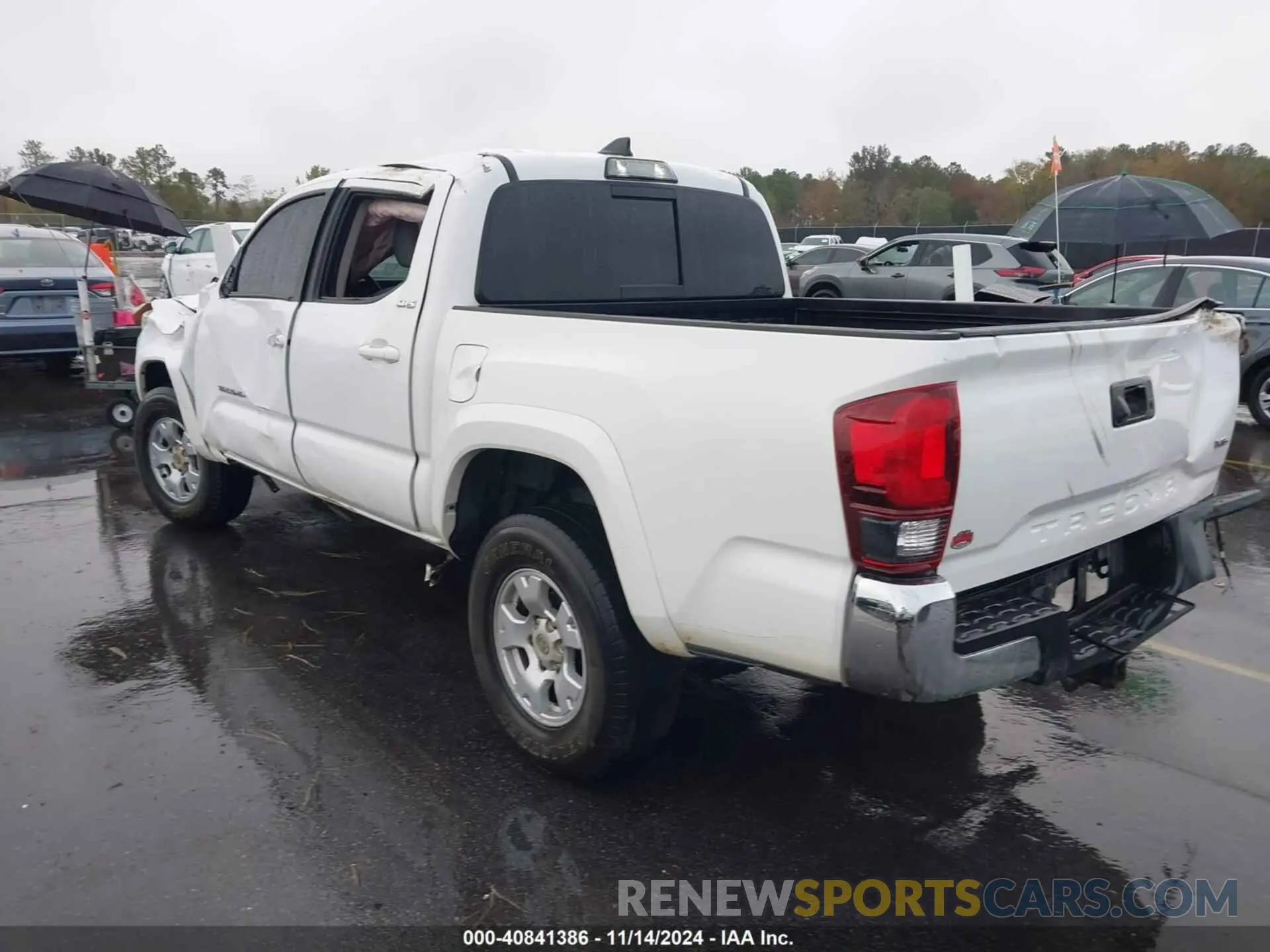 3 Photograph of a damaged car 3TMAZ5CN9KM089663 TOYOTA TACOMA 2019