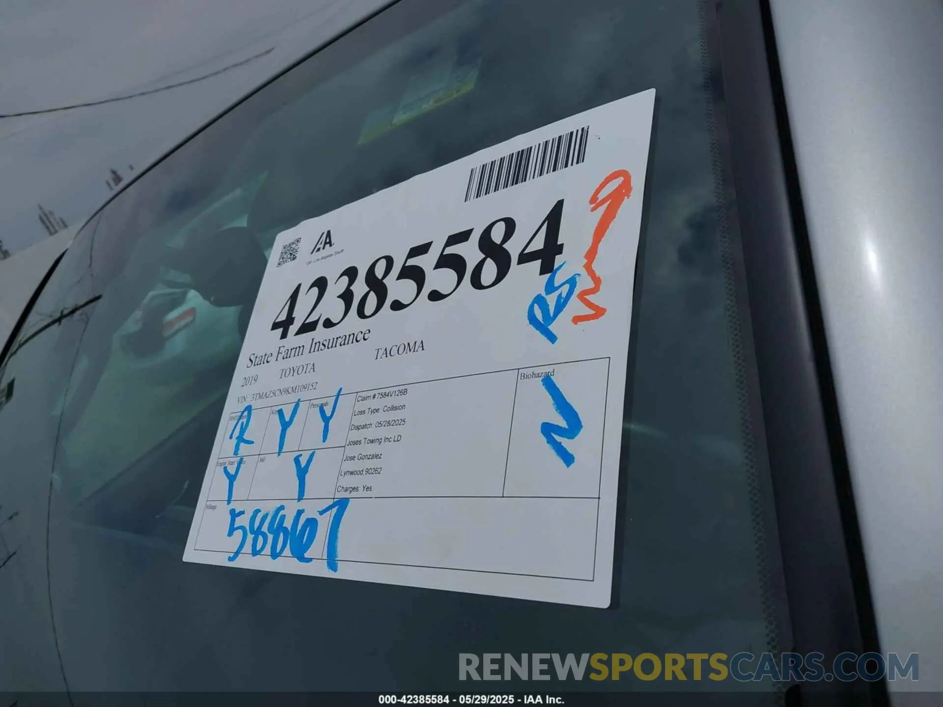 18 Photograph of a damaged car 3TMAZ5CN9KM109152 TOYOTA TACOMA 2019