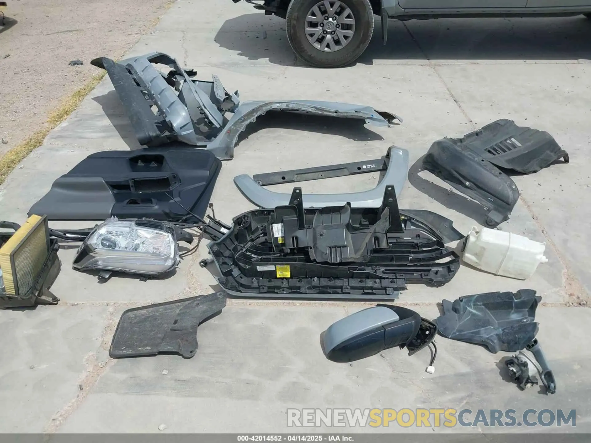 12 Photograph of a damaged car 3TMAZ5CNXKM079739 TOYOTA TACOMA 2019