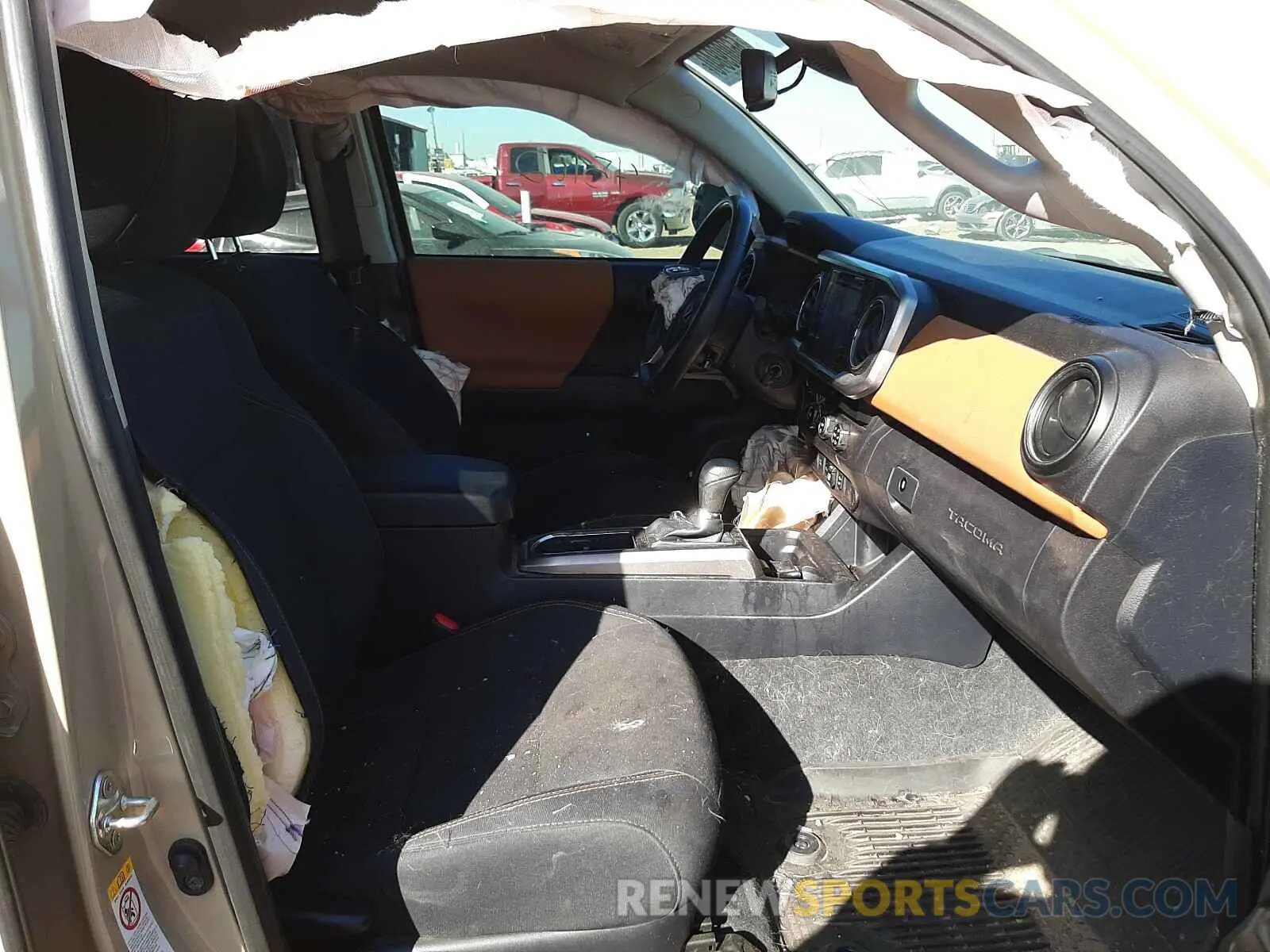 5 Photograph of a damaged car 3TMAZ5CNXKM087324 TOYOTA TACOMA 2019