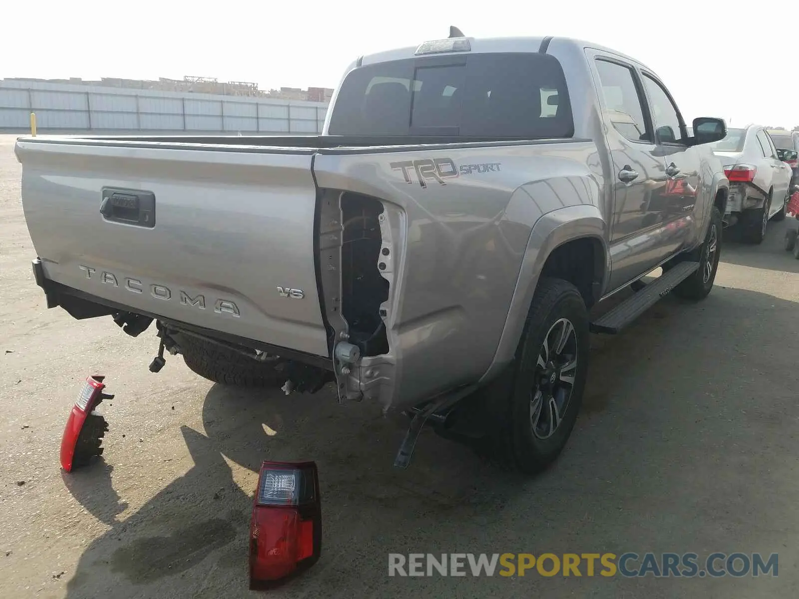 4 Photograph of a damaged car 3TMAZ5CNXKM091387 TOYOTA TACOMA 2019