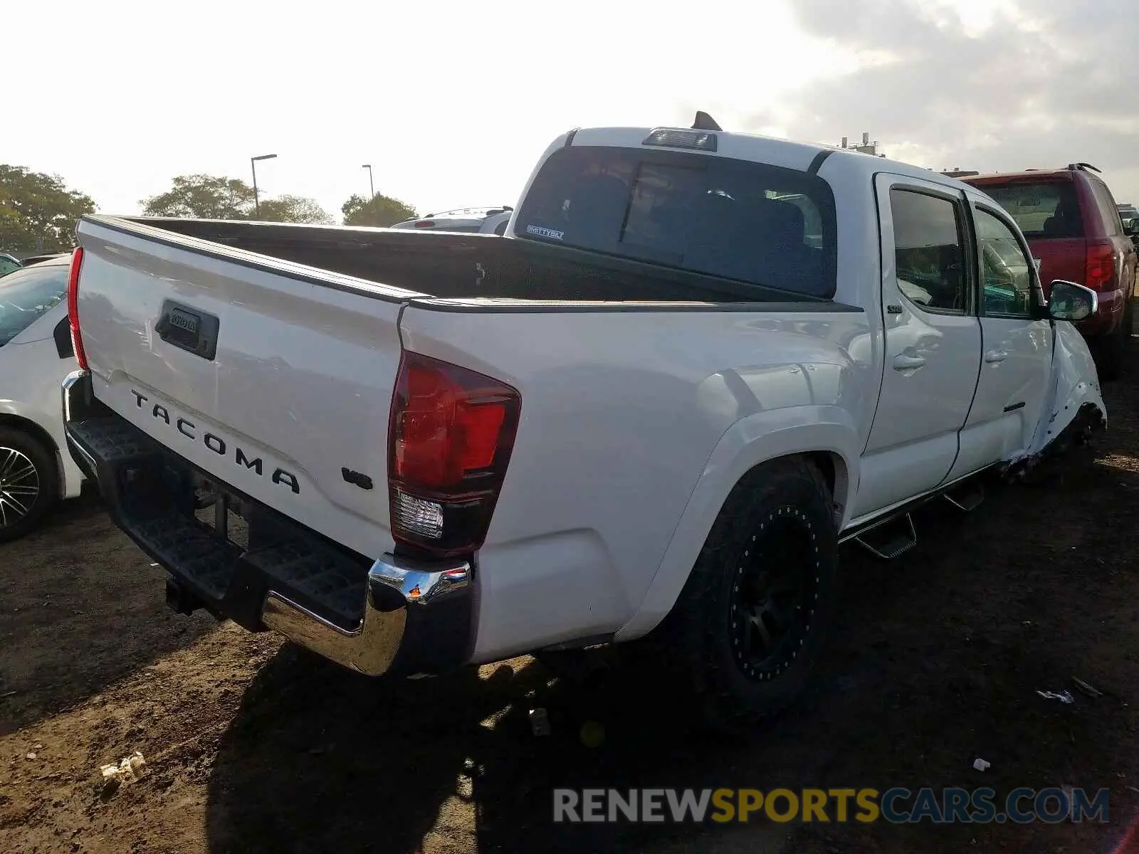 4 Photograph of a damaged car 3TMAZ5CNXKM096671 TOYOTA TACOMA 2019