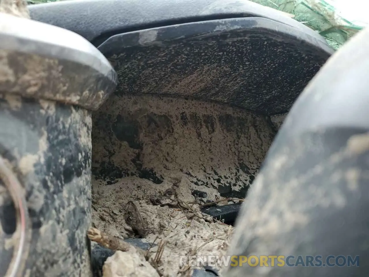 9 Photograph of a damaged car 3TMAZ5CNXKM104073 TOYOTA TACOMA 2019