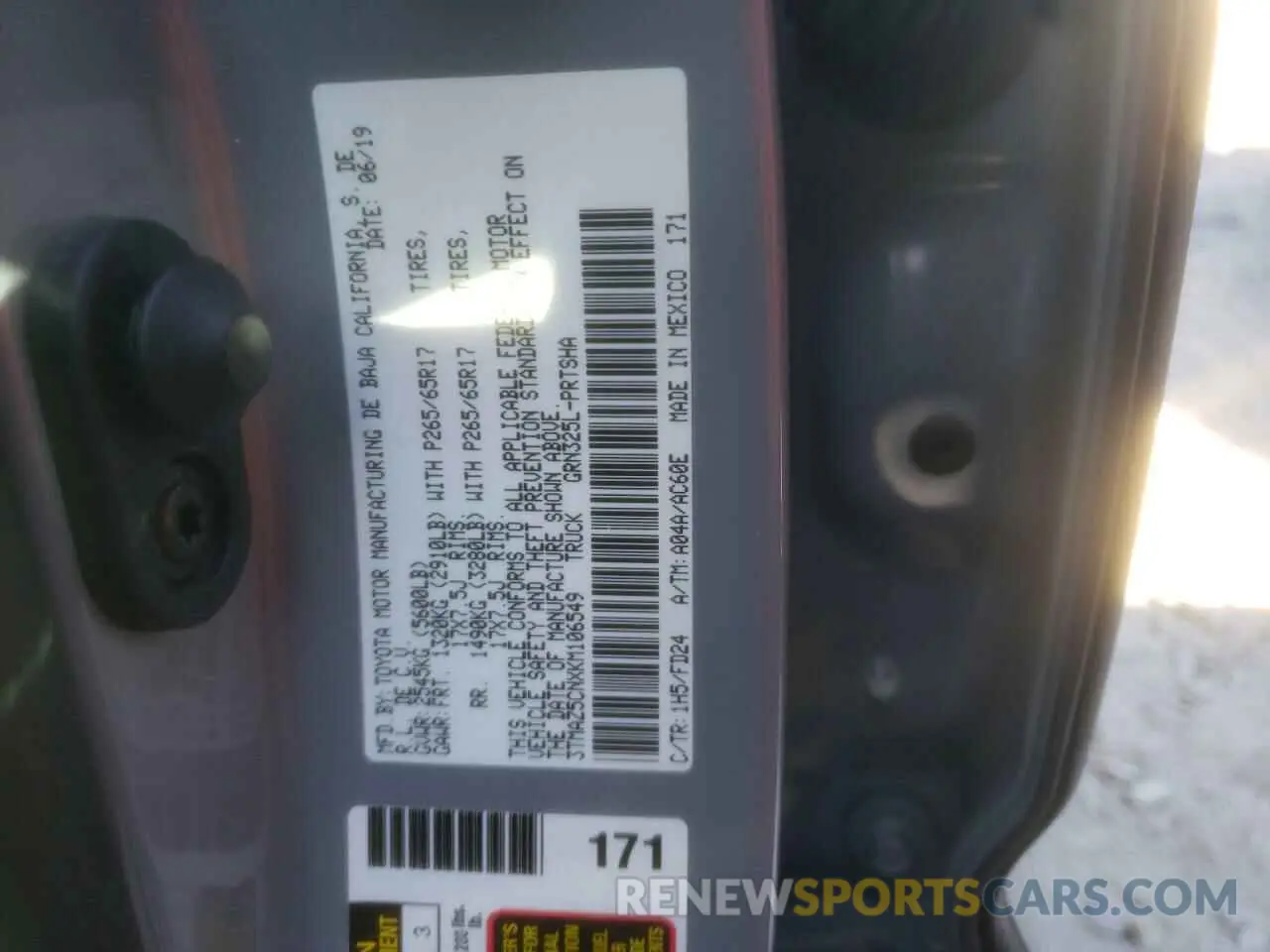 10 Photograph of a damaged car 3TMAZ5CNXKM106549 TOYOTA TACOMA 2019