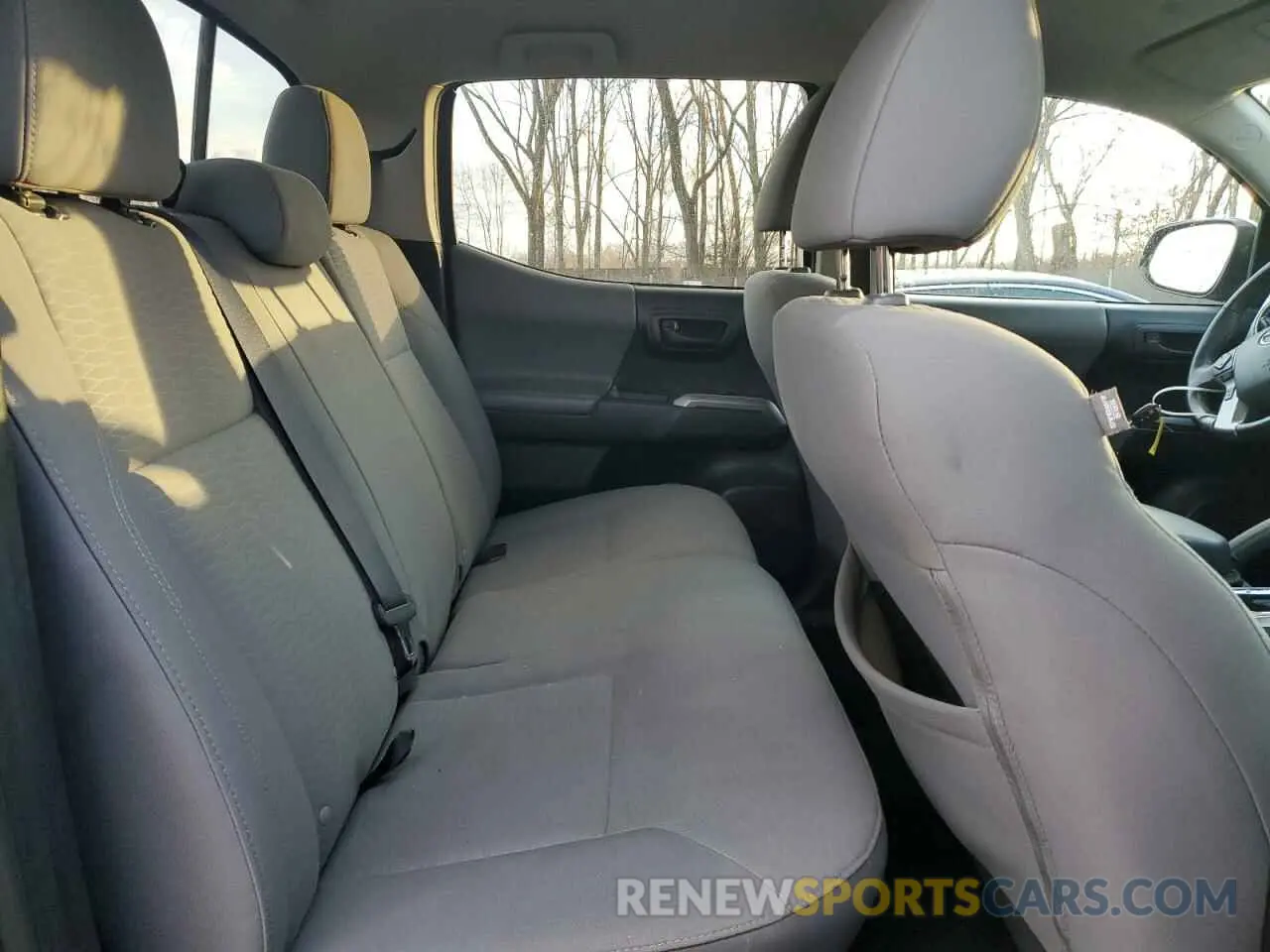10 Photograph of a damaged car 3TMCZ5AN0KM271389 TOYOTA TACOMA 2019