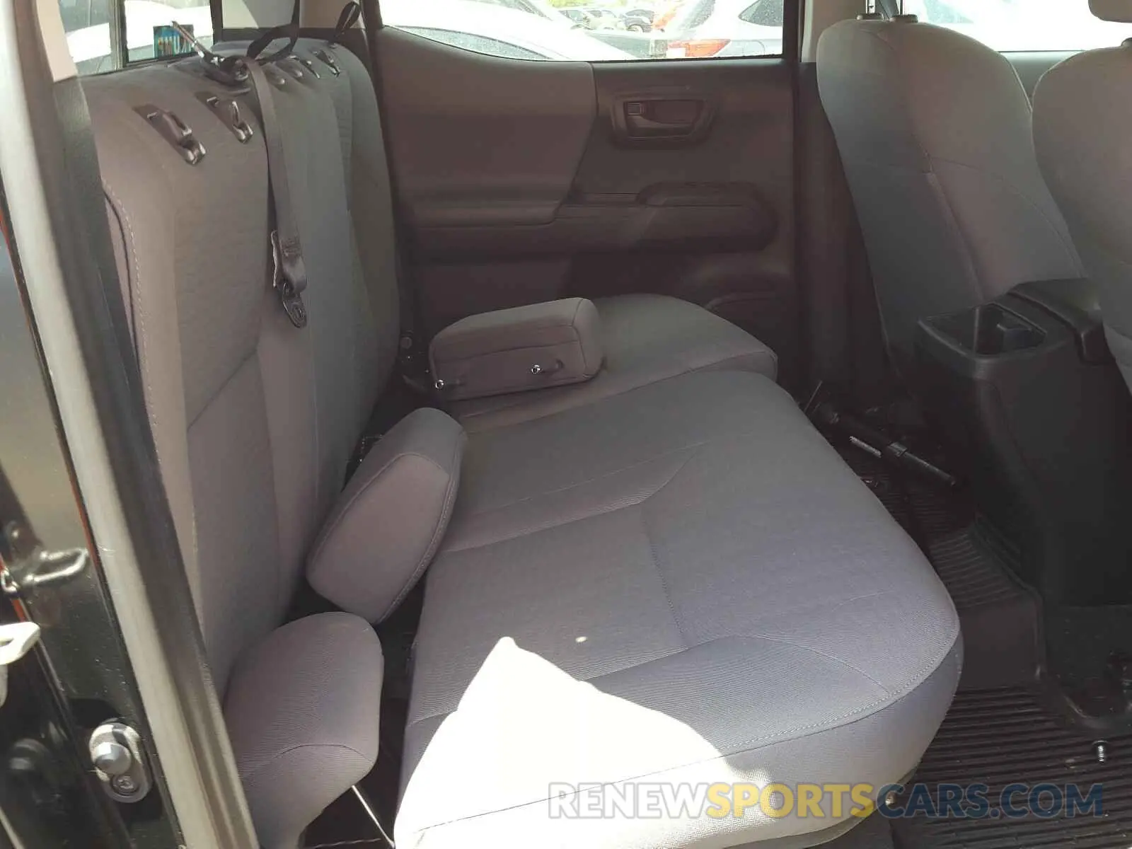 6 Photograph of a damaged car 3TMCZ5AN0KM279640 TOYOTA TACOMA 2019