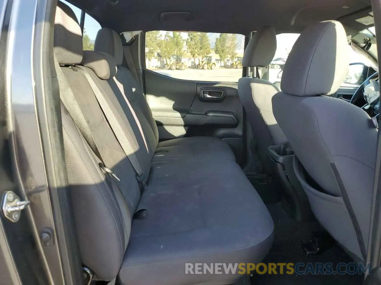 10 Фотография поврежденного автомобиля 3TMCZ5AN1KM222735 TOYOTA TACOMA 2019