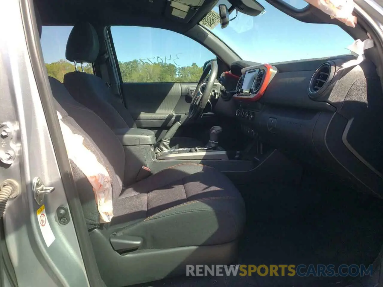 5 Photograph of a damaged car 3TMCZ5AN2KM212408 TOYOTA TACOMA 2019