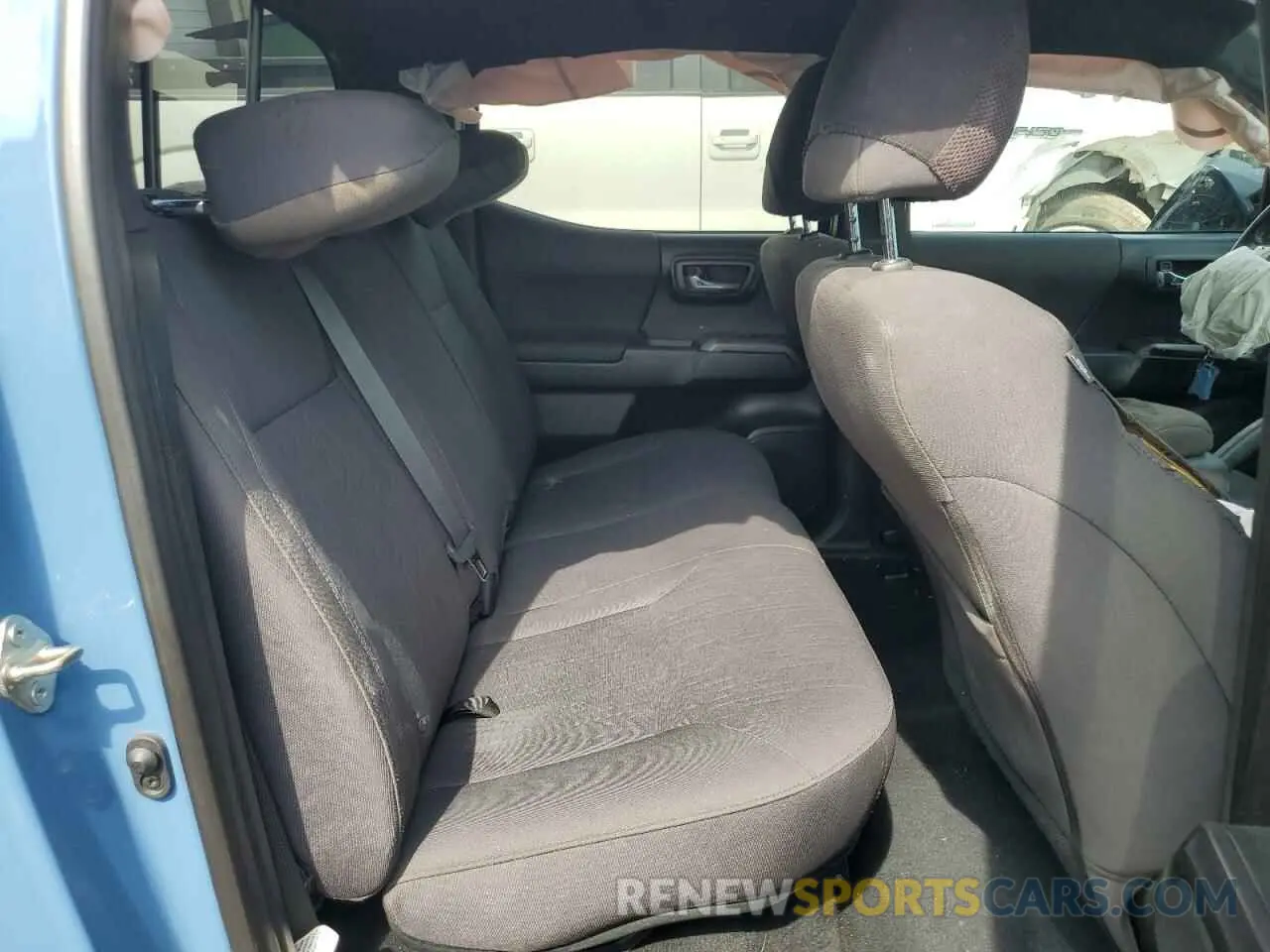10 Фотография поврежденного автомобиля 3TMCZ5AN2KM225823 TOYOTA TACOMA 2019