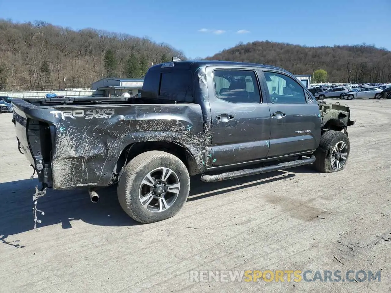 3 Photograph of a damaged car 3TMCZ5AN2KM283656 TOYOTA TACOMA 2019