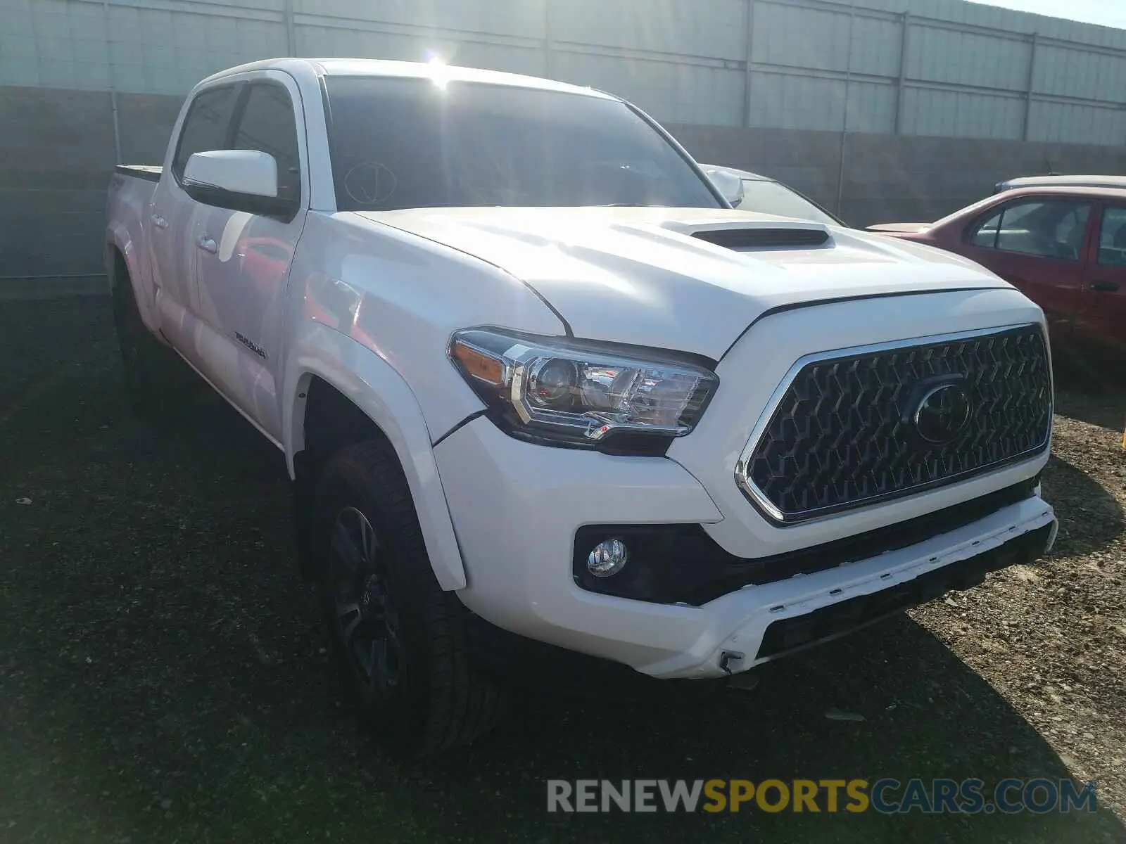 1 Photograph of a damaged car 3TMCZ5AN2KM285813 TOYOTA TACOMA 2019