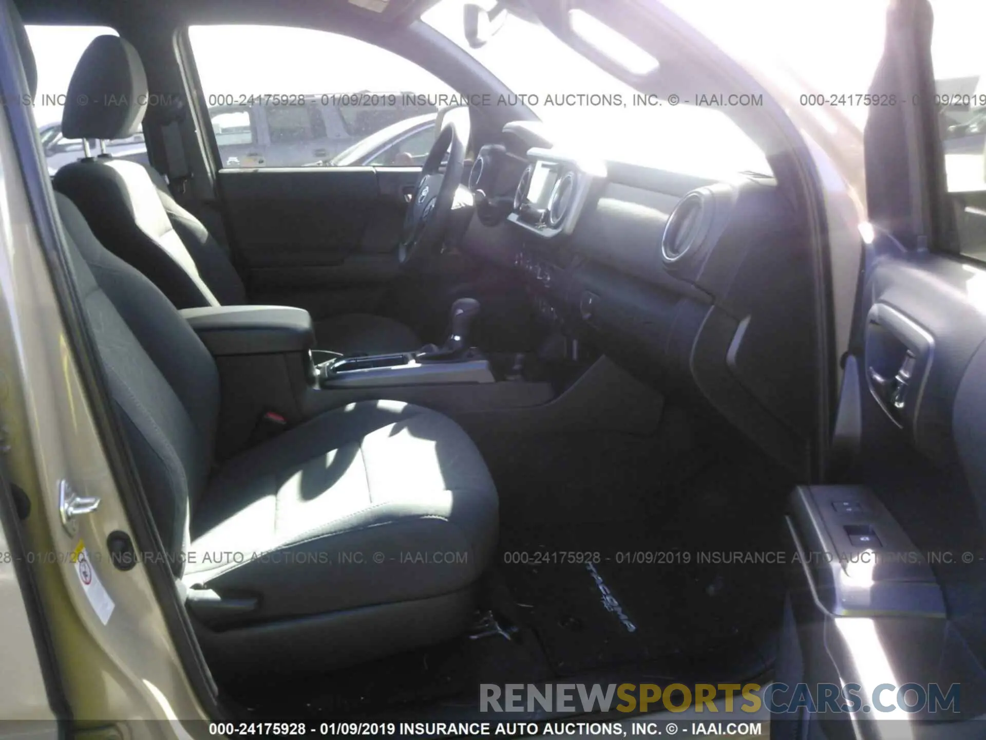 5 Photograph of a damaged car 3TMCZ5AN3KM194730 TOYOTA TACOMA 2019