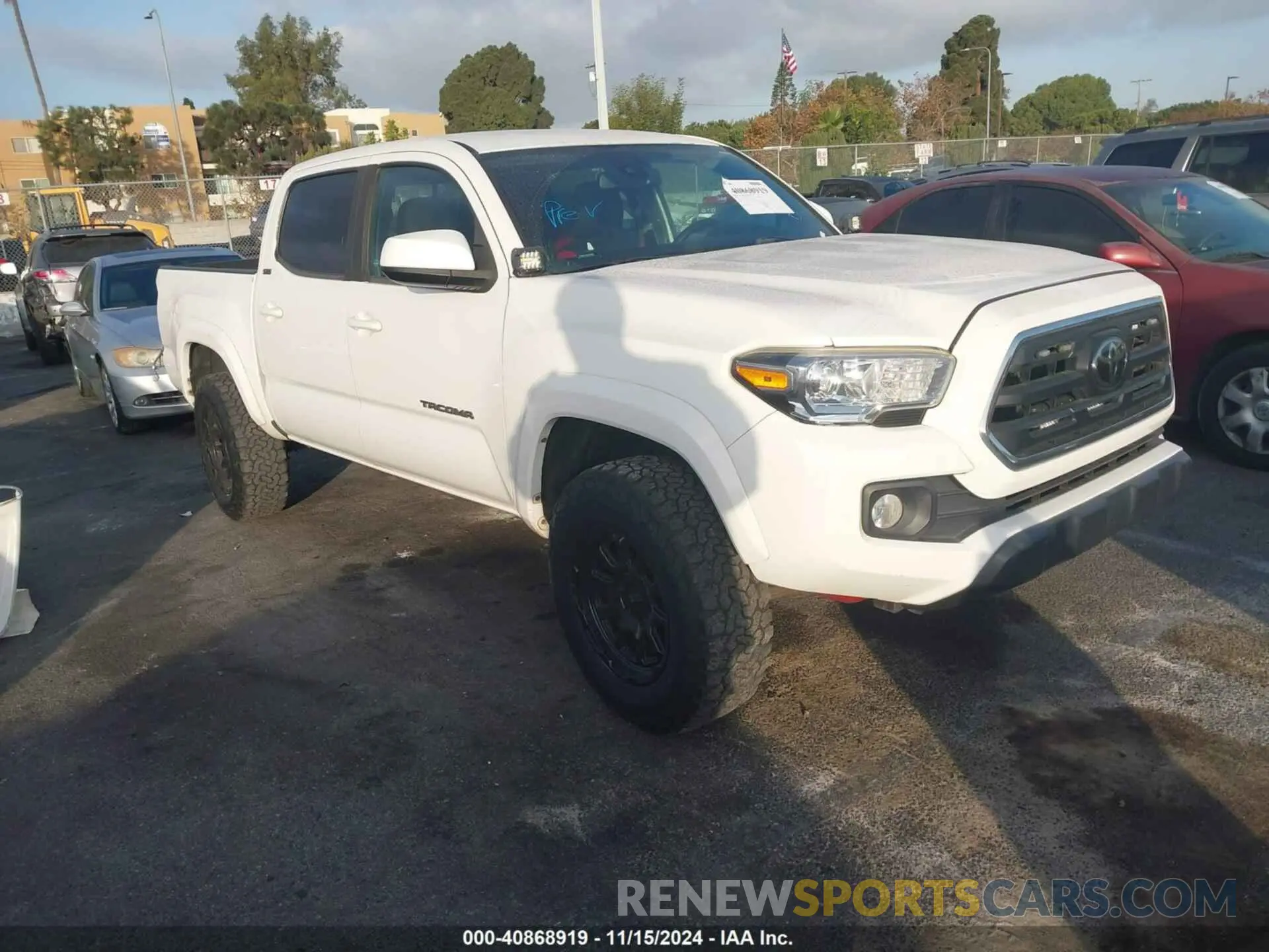 1 Photograph of a damaged car 3TMCZ5AN3KM198213 TOYOTA TACOMA 2019