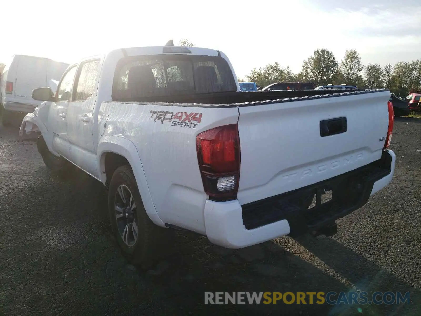 3 Photograph of a damaged car 3TMCZ5AN3KM237401 TOYOTA TACOMA 2019