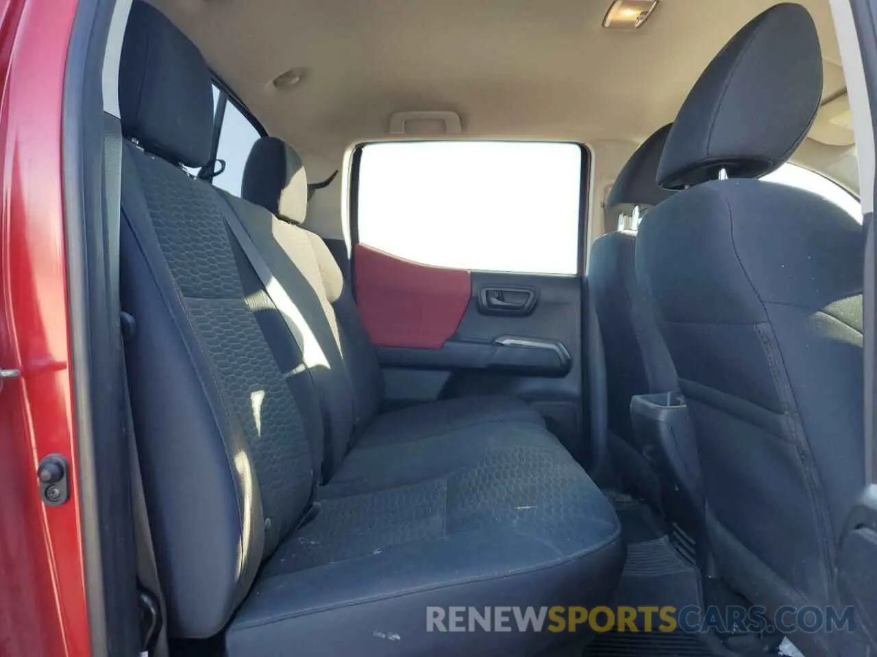 10 Photograph of a damaged car 3TMCZ5AN3KM238659 TOYOTA TACOMA 2019