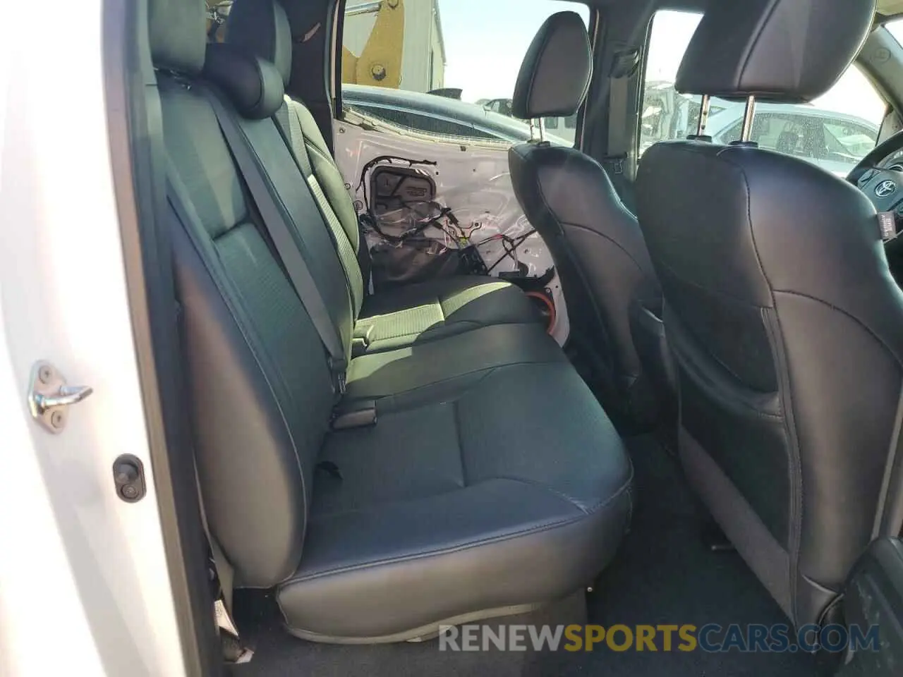 10 Photograph of a damaged car 3TMCZ5AN3KM239973 TOYOTA TACOMA 2019