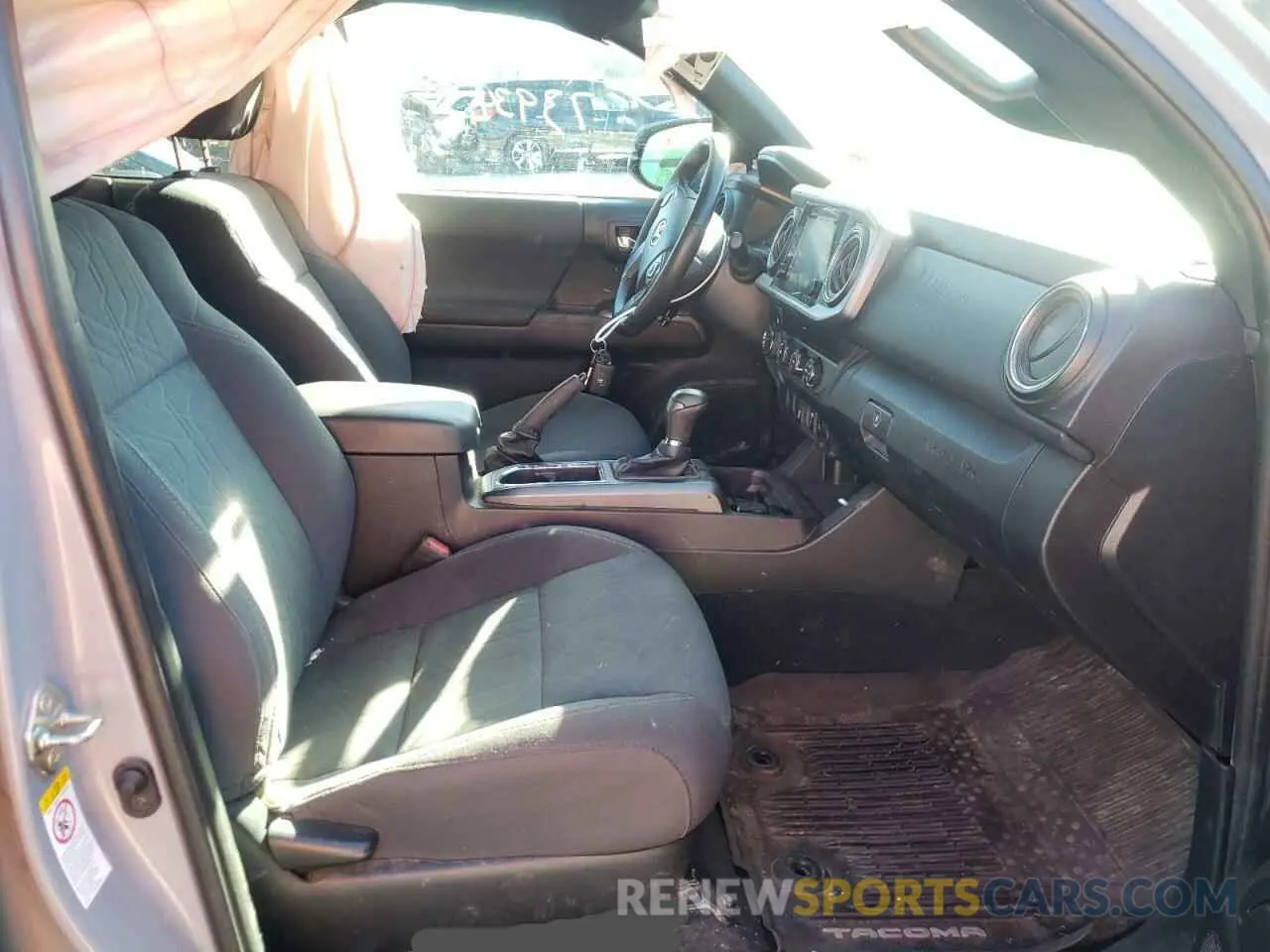 5 Photograph of a damaged car 3TMCZ5AN3KM276215 TOYOTA TACOMA 2019