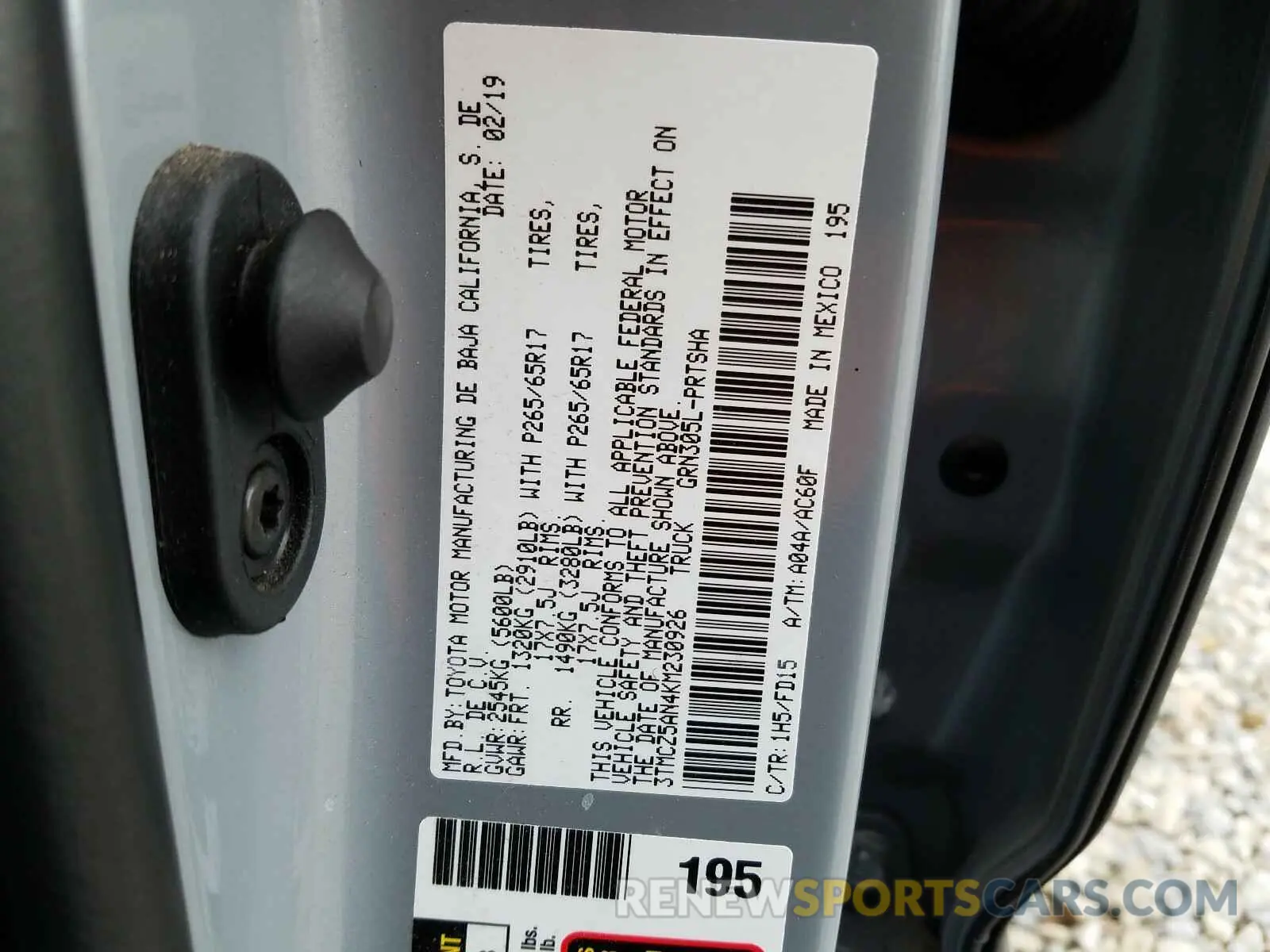 10 Photograph of a damaged car 3TMCZ5AN4KM230926 TOYOTA TACOMA 2019