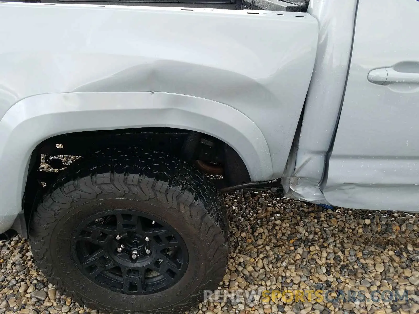 9 Photograph of a damaged car 3TMCZ5AN4KM230926 TOYOTA TACOMA 2019