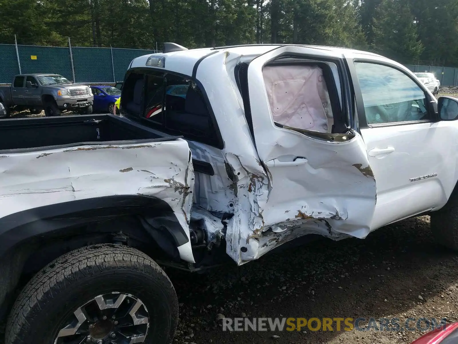 9 Photograph of a damaged car 3TMCZ5AN4KM233812 TOYOTA TACOMA 2019