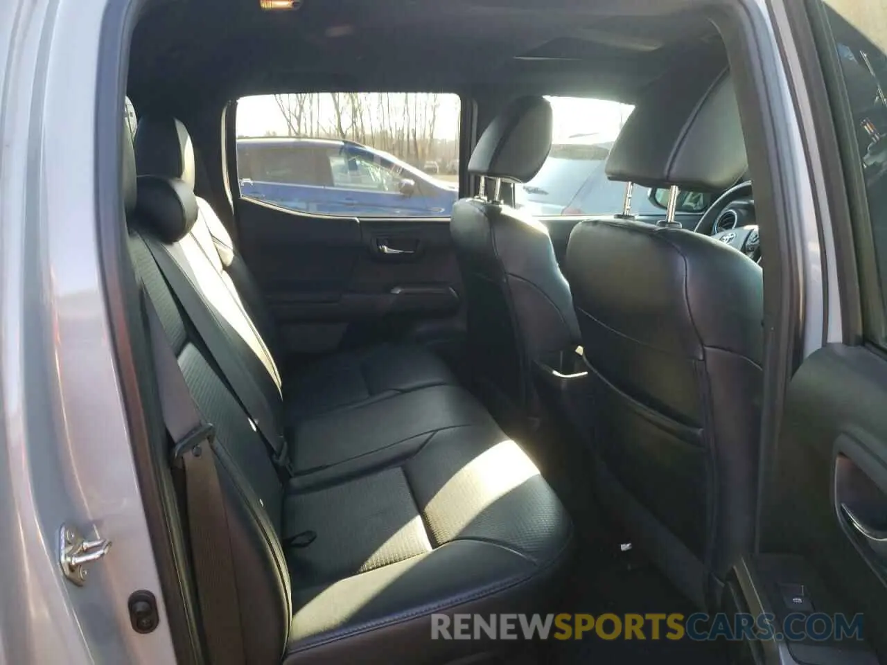 10 Photograph of a damaged car 3TMCZ5AN4KM249931 TOYOTA TACOMA 2019