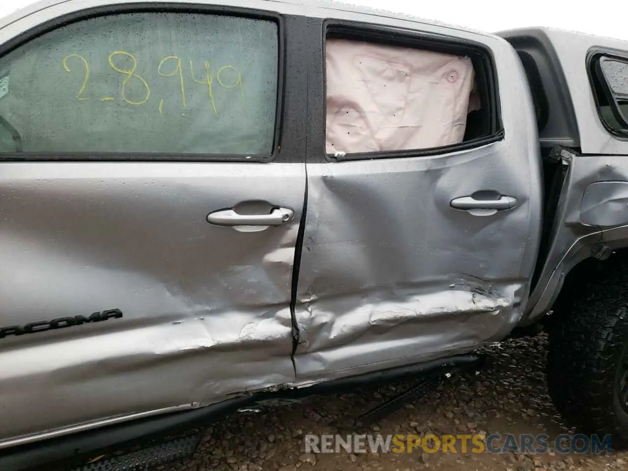 9 Photograph of a damaged car 3TMCZ5AN4KM277597 TOYOTA TACOMA 2019