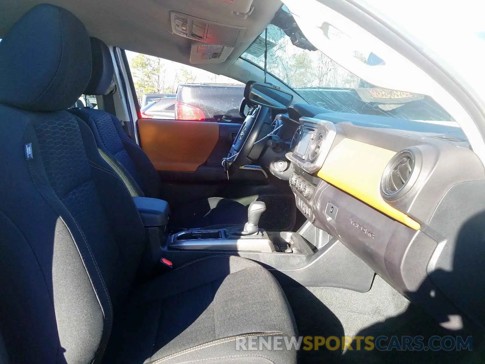 5 Photograph of a damaged car 3TMCZ5AN5KM195538 TOYOTA TACOMA 2019