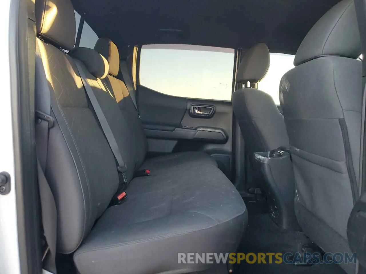 10 Photograph of a damaged car 3TMCZ5AN5KM217134 TOYOTA TACOMA 2019