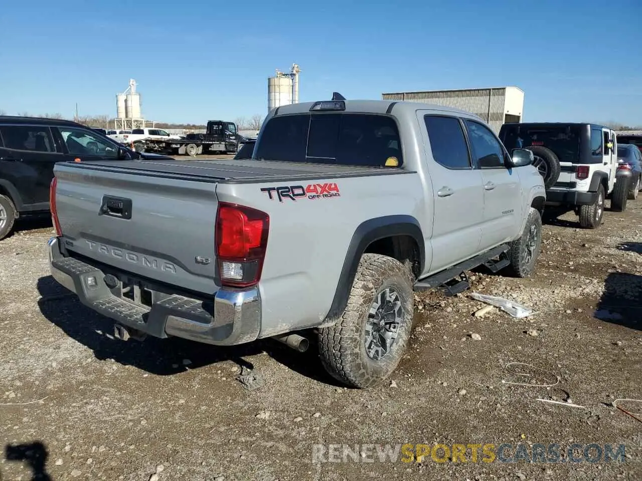 3 Фотография поврежденного автомобиля 3TMCZ5AN5KM248769 TOYOTA TACOMA 2019