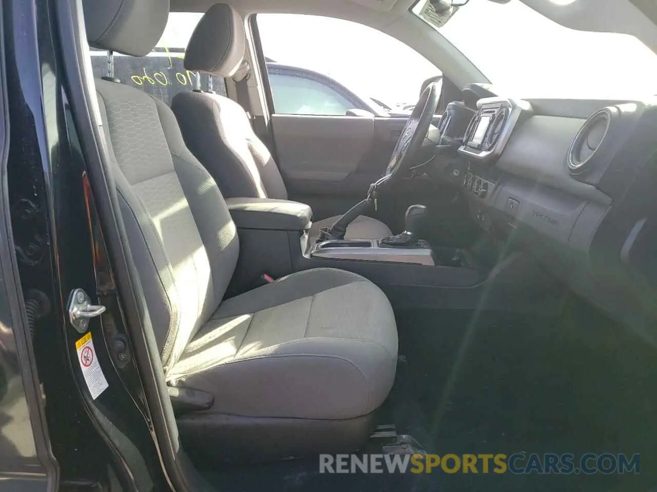5 Photograph of a damaged car 3TMCZ5AN6KM204585 TOYOTA TACOMA 2019
