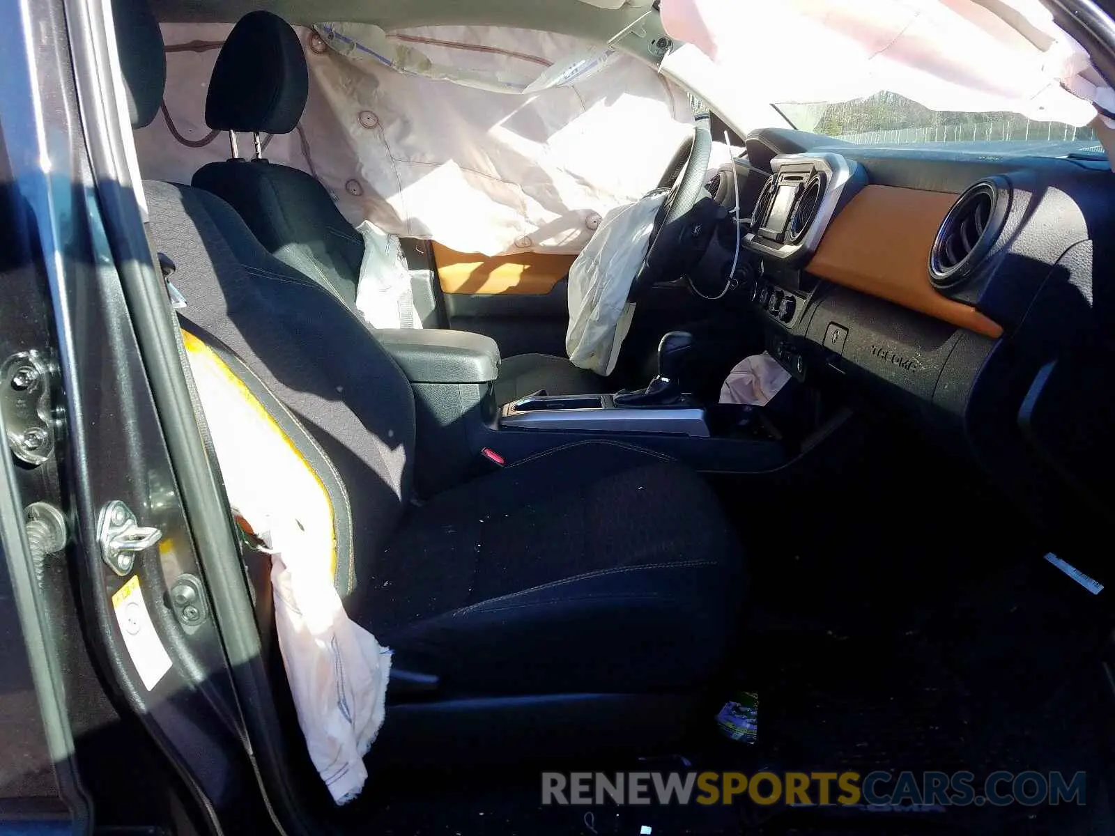 5 Photograph of a damaged car 3TMCZ5AN6KM216767 TOYOTA TACOMA 2019