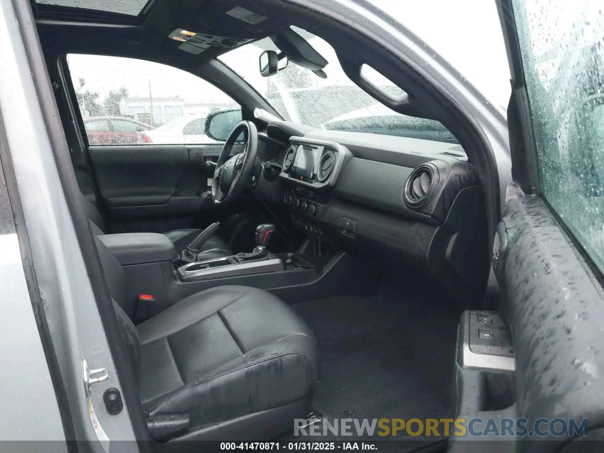 5 Photograph of a damaged car 3TMCZ5AN6KM235786 TOYOTA TACOMA 2019
